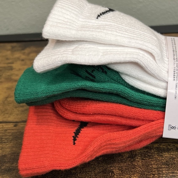 Nike Everyday Plus Dri Multicolor Crew Socks 3 Pair Size Women 6-10 Men 6-8 NWT - Picture 3 of 5